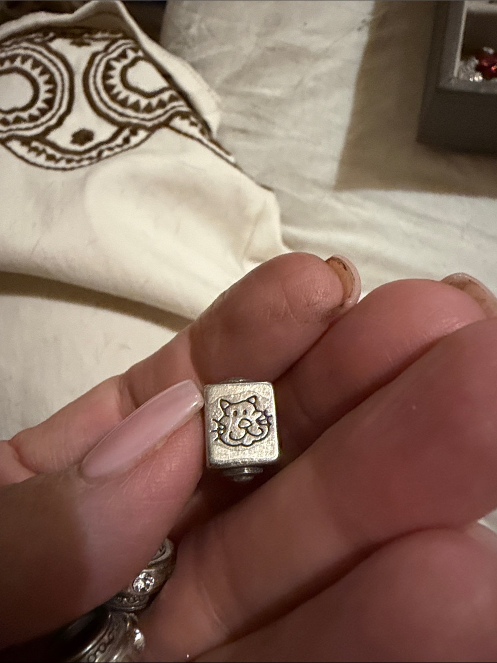 Brighton cat cube bead with two crystal beads - Picture 5 of 8